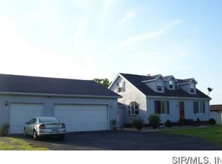 119 Lakewood Dr, Hillsboro, IL 62049