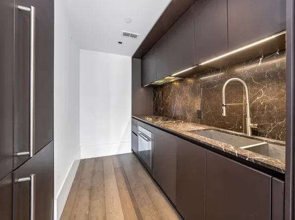 429 Kent Avenue image 10 of 18