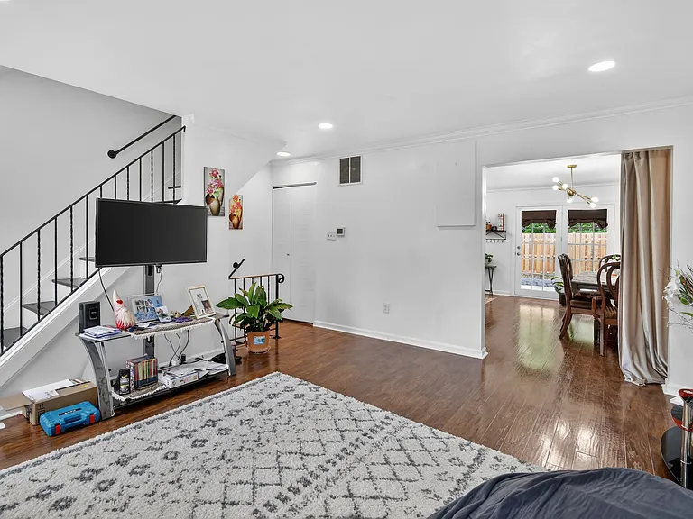 2925 Wythe Ct — Photo 9