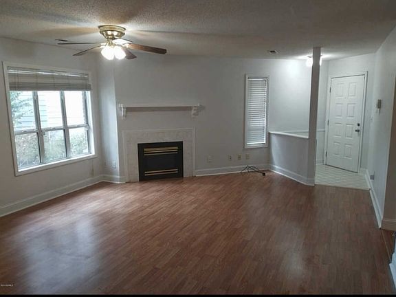 2nd image of 116 Breezewood Dr APT B