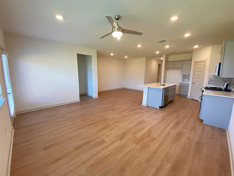 2205 Sisterdale Ln — Photo 7