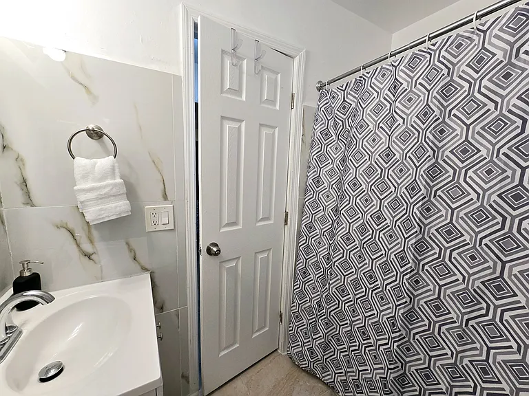 2305 Monroe St #4 — Photo 9