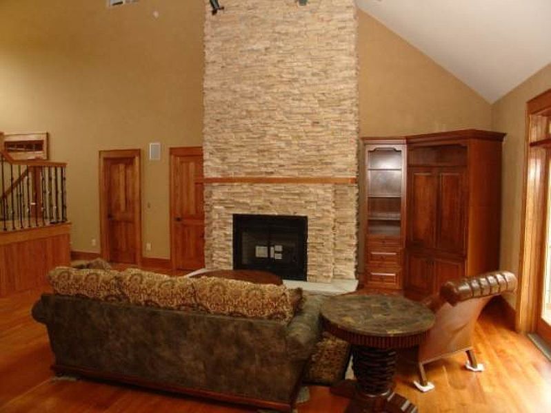5th image of 41 RIVERCREST Road