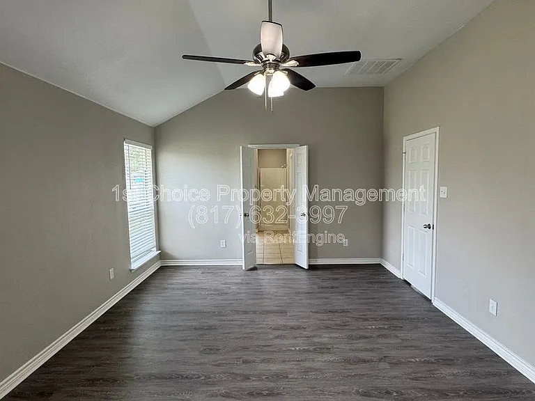 924 Marist Dr — Photo 14