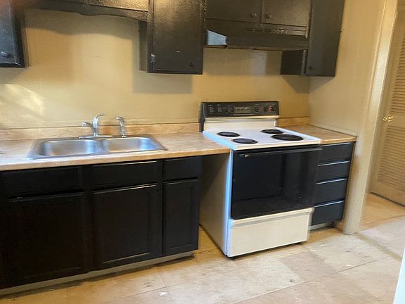 5th image of 14 Redwood Cir