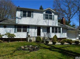 27 2nd St, Farmingville, NY 11738