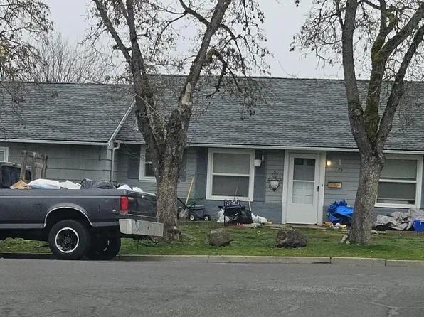 75 S 7th St, Central Pt, OR 97502