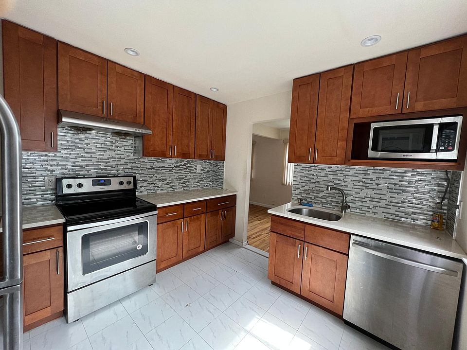 1st image of 15-33 Bell Blvd APT 2