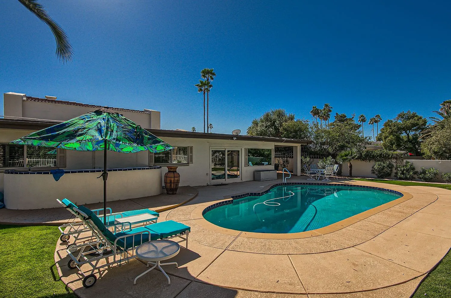 4 bed, 2430 sqft, $4,750 — Photo 2