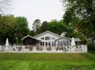 318 Inlet Shore Dr, Delavan, WI 53115