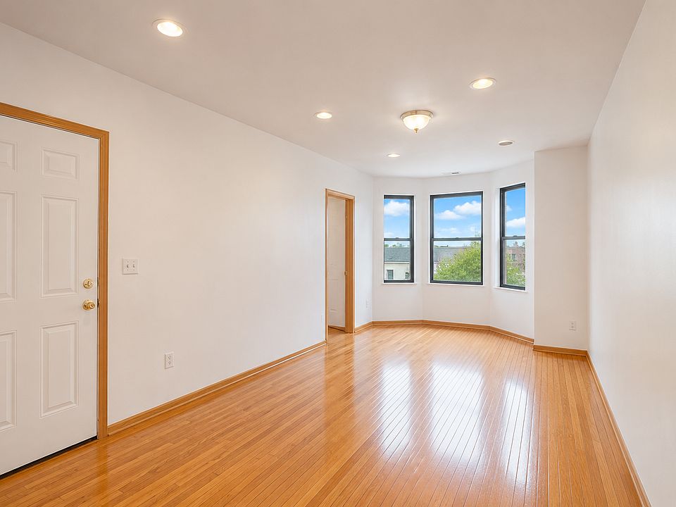 1st image of 3213 S Green St #2