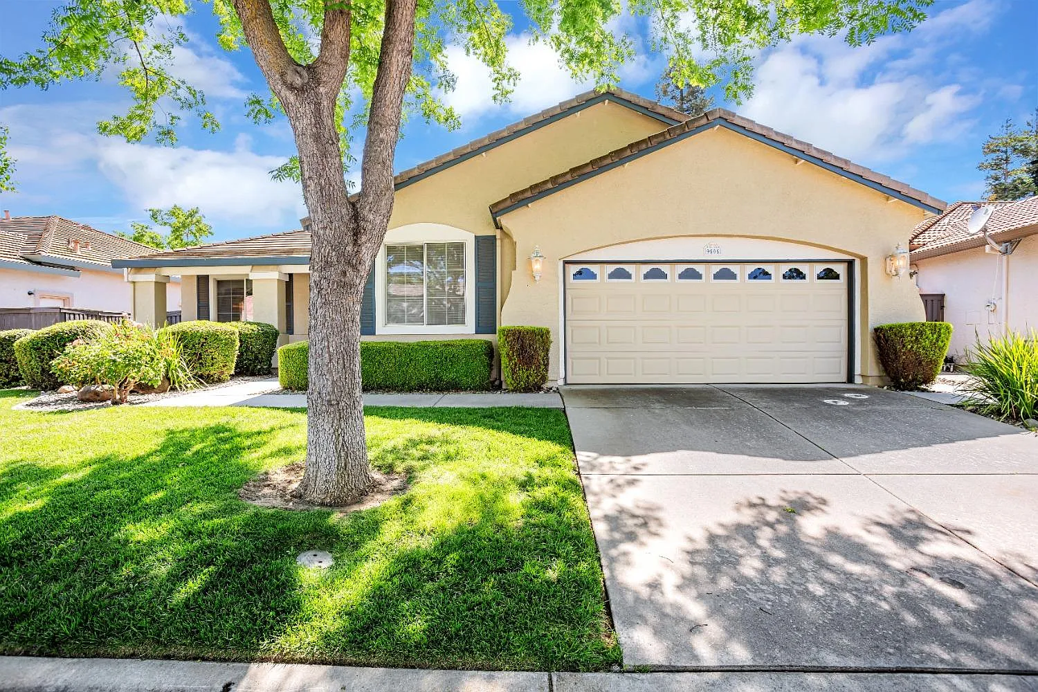 9505 Emerald Cove Ln photo 1