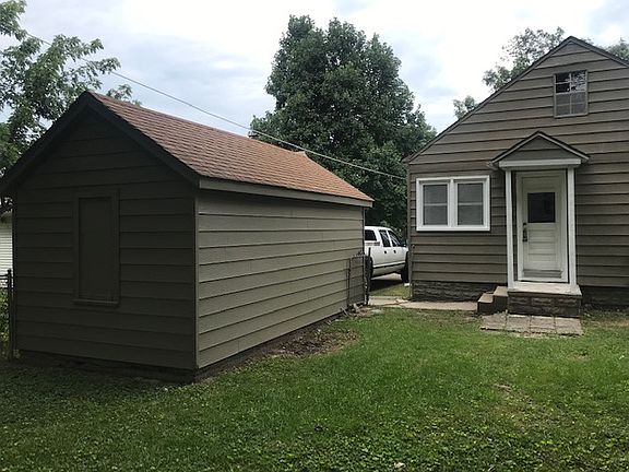 3rd image of 418 N Jackson Ave