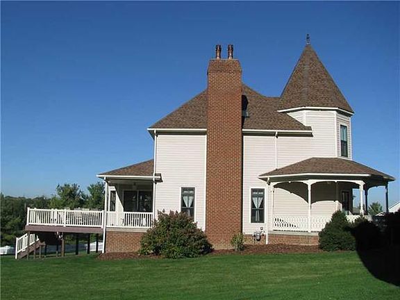 4th image of 1295 Foxwood Dr