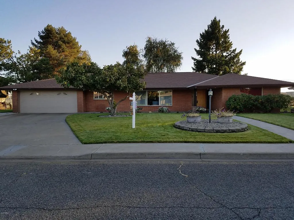 315 Southpark Dr photo 1