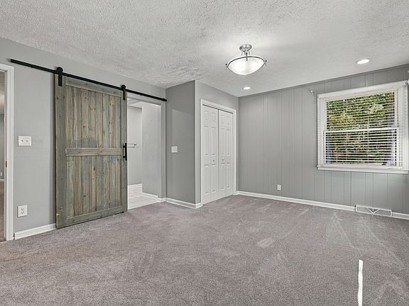 4th image of 105 Baker St