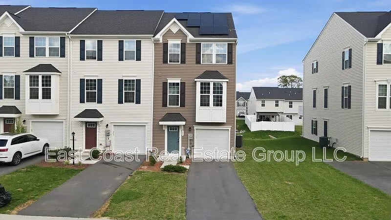 Building Photo - 105 Dripping Spring Dr