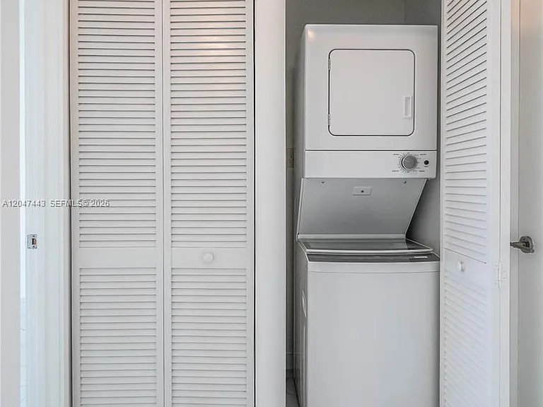 8425 Crespi Blvd #303 — Photo 15