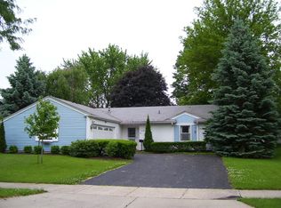 2150 Sandburg Dr, Aurora, IL 60506