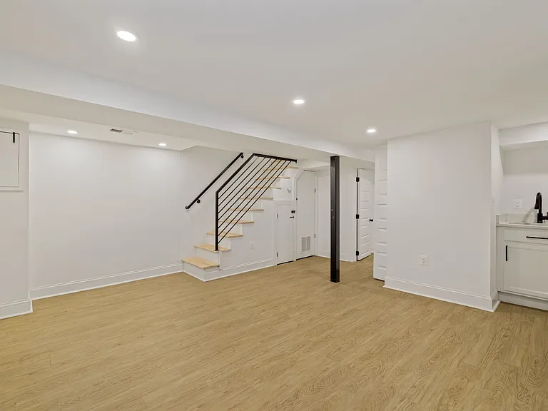 205 Webster St NW #B — Photo 7