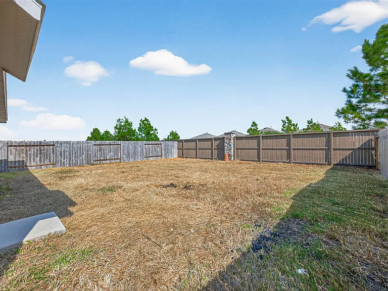 15171 Willow Tree Ln — Photo 35