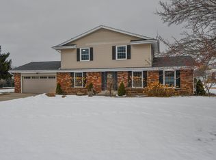 W270N850 Joanne Dr, Waukesha, WI 53188