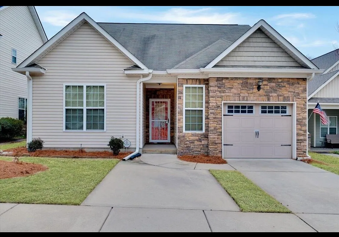 3 bed, 2.5 bath, 1922 sqft, $2,050 — Photo 1