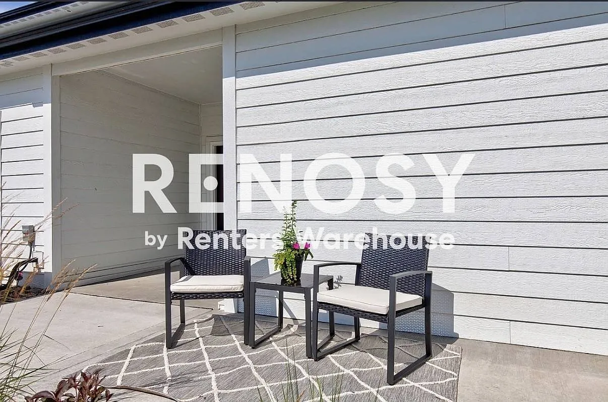 Three Bedroom Townhouse — Photo 1