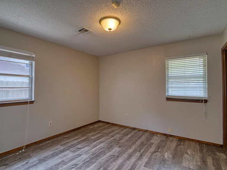 700 Wood Hollow Ln — Photo 16