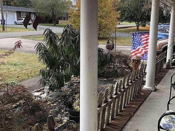 5th image of 1711 Sycamore Dr