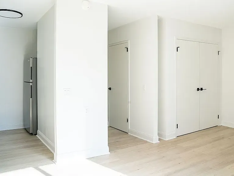1964 1st Ave #4A — Photo 4