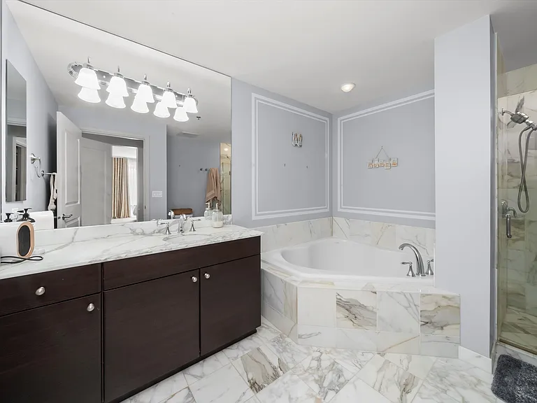 160 E Illinois St #2101 — Photo 10