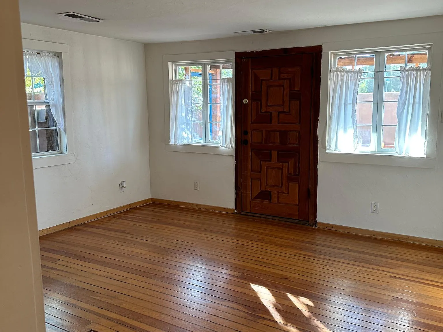 2 bed, 1200 sqft, $1,600 — Photo 3
