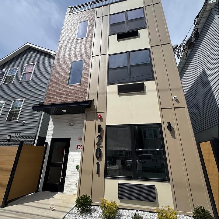 1st image of 188 Lafayette St #103