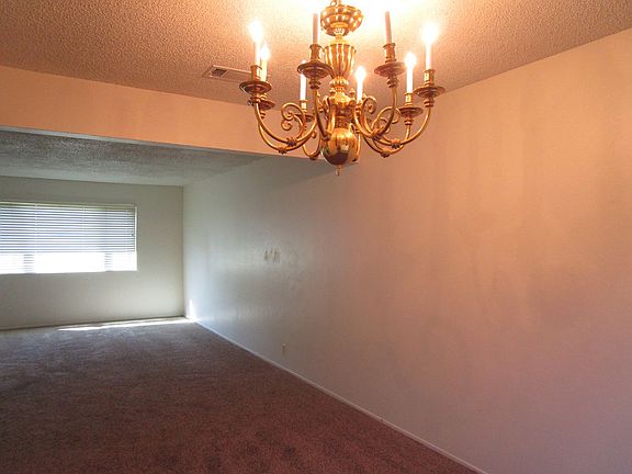 4th image of 404 Coot Ln