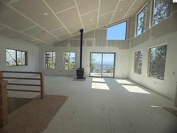 4th image of 787 Delaney Dr