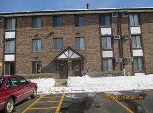 129 Gregory St APT 16-17, Aurora, IL 60504