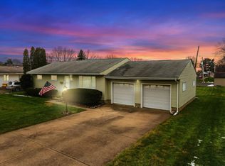 11 Carey Ln, Heath, OH 43056