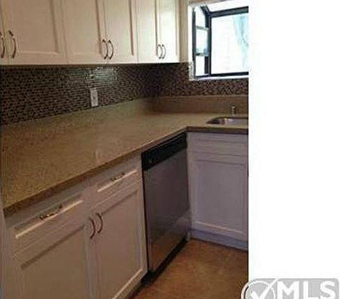 3rd image of 27118 Crossglade Ave Unit 6