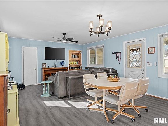 5th image of 2100 E Hood St