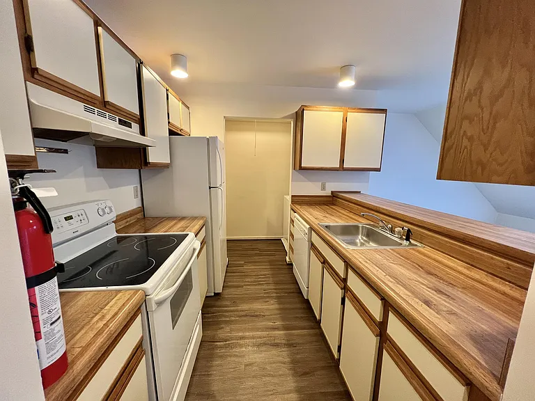 1002 Linden Ave #304 — Photo 4