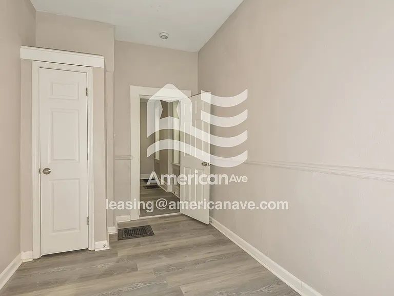 1348885_009_wm_-_main_bedroom_13448156.jpg