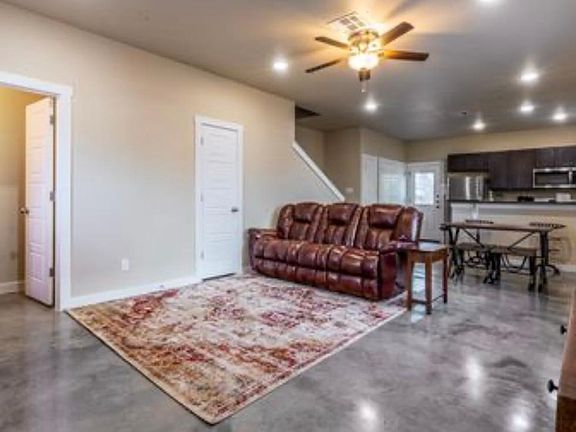4th image of 105 Wells Park #B