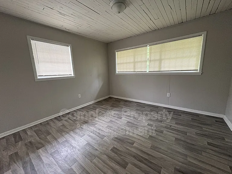 6112 Blocton Ave — Photo 6