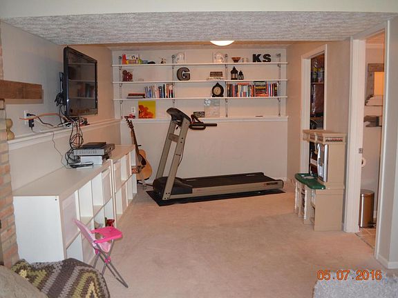 5th image of 465 Highmeadows Village Dr