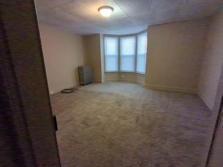 1529 W King St — Photo 21
