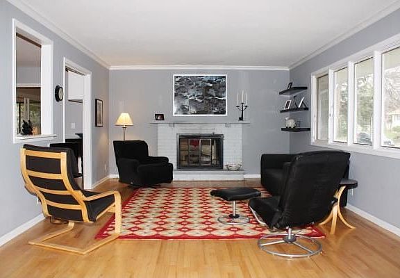 Open Floor Plan w/ 3 Fireplaces