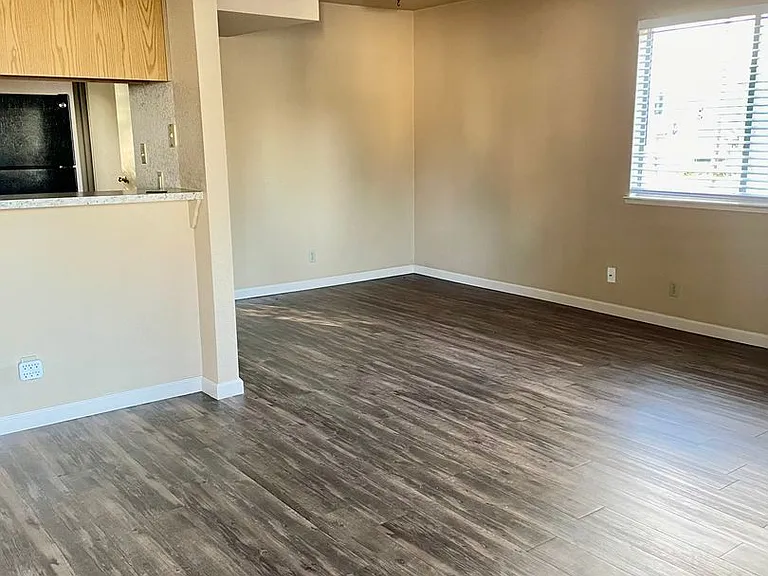 Hollister Apartment Complex — Photo 2