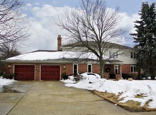8 Stirrup Cup Ct, St Charles, IL 60174