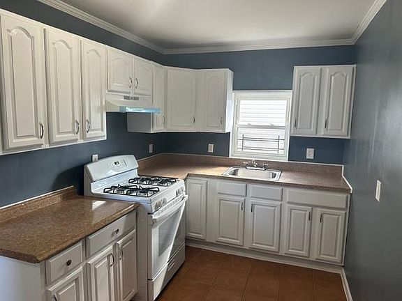 2nd image of 11712 144th St #2